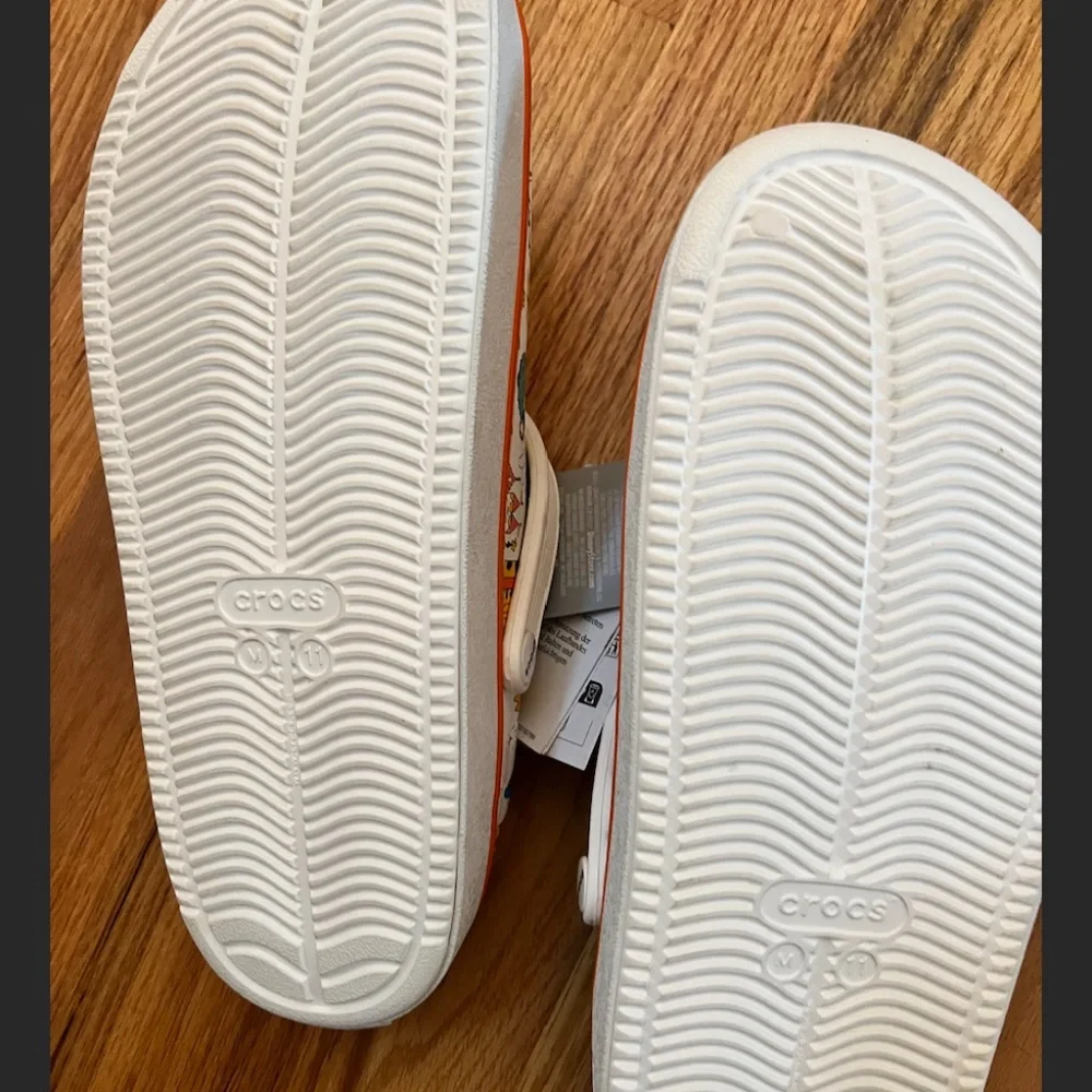 Disney Park Mickey Mouse Play in the Park Clogs for Adults Men's 11 NWT - Picture 7 of 7